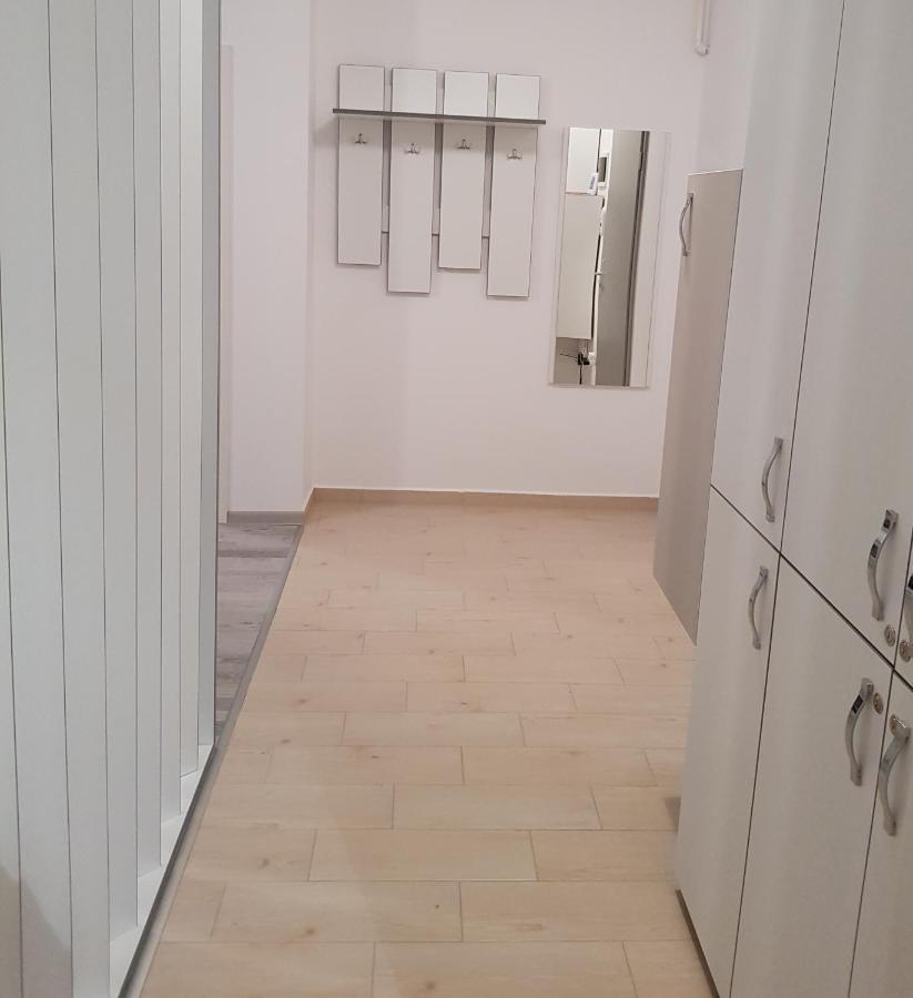 Avantgarden Brasov, Perfect - 1 * Braşov